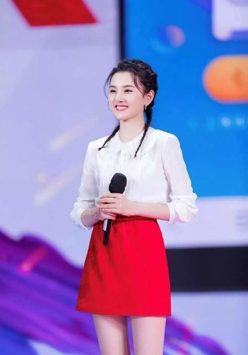 气质|冬天再懒也不要散着头发了,有静电!试试这几款扎发,气质又迷人