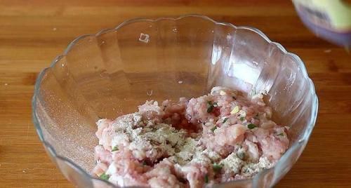 它放到一|猪肉别再做老一套了,大厨教你,不炒不红烧,我家一周吃6次