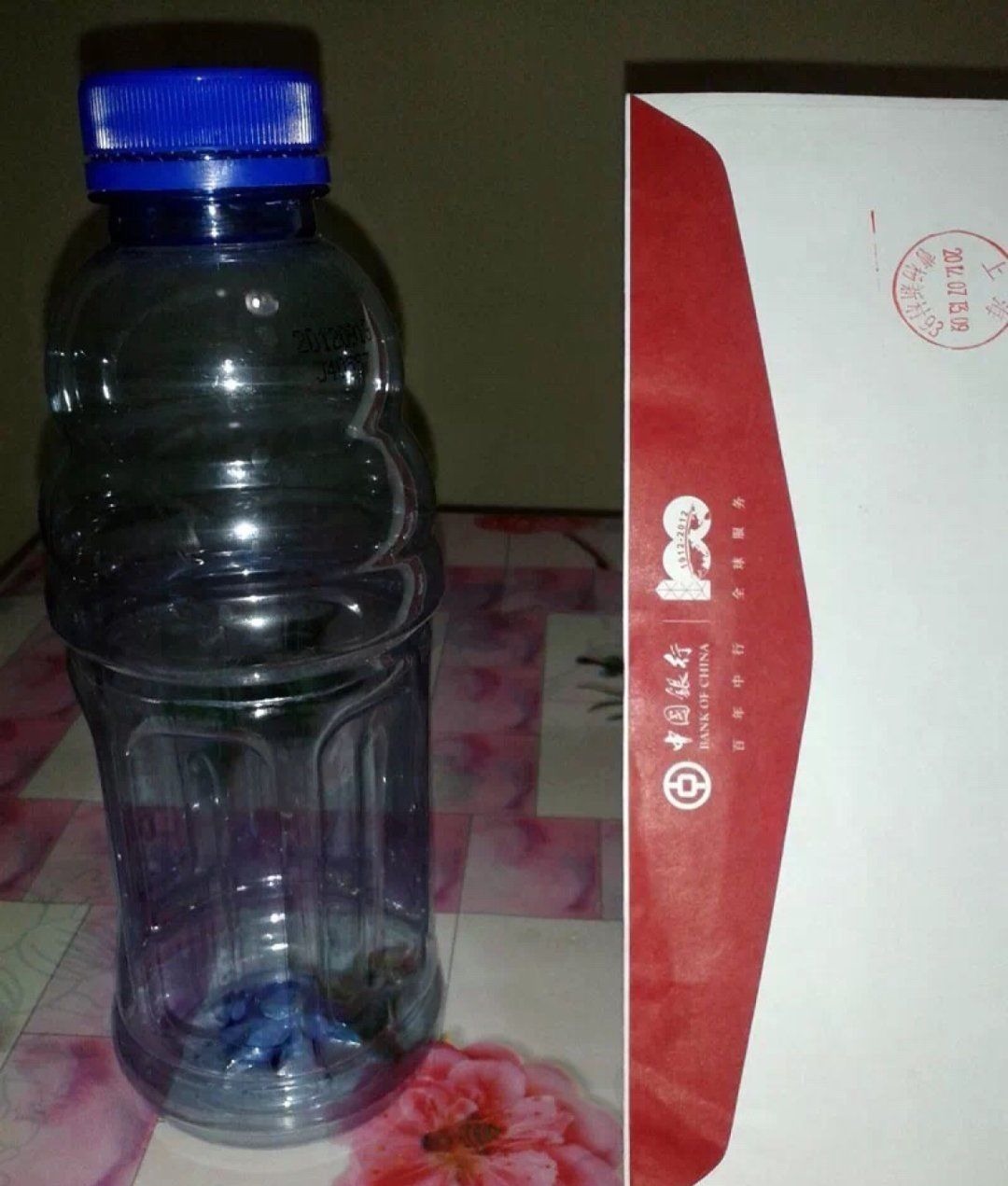 塑料瓶|旧筷子、老干妈瓶别扔,拿来养花效果好,省下一笔养花钱