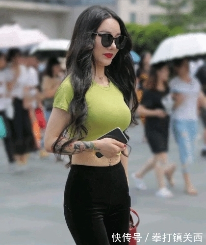 美女|凹凸紧致的瑜伽裤美女,大方得体的搭配风格也耐看,会更经典