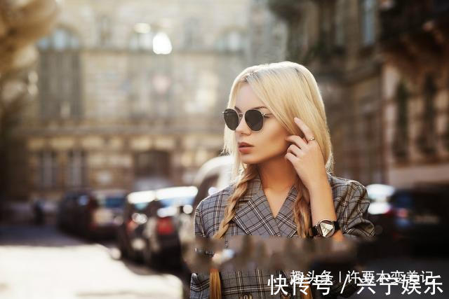 手表 女人戴手镯还是手表好看三个理由告诉你，别再戴错让人笑话