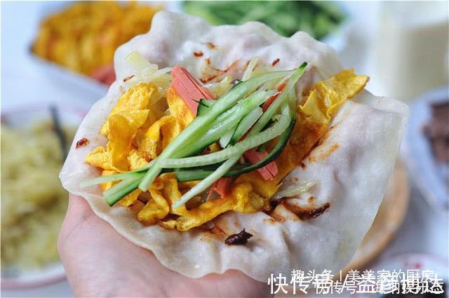 又薄又软的水烙馍,其实很简单,不用煎不用烙,卷菜卷肉都好吃!
