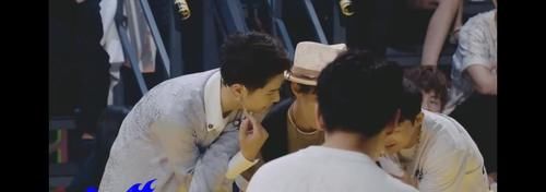 王队长|是什么让王一博紧张三连?《火锅》提档,快乐超前!