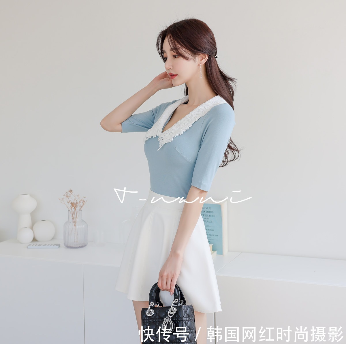 搭配|女神孙允珠高清时尚搭配:欧若拉蓝蝶纤墨娃娃领拼搭裙