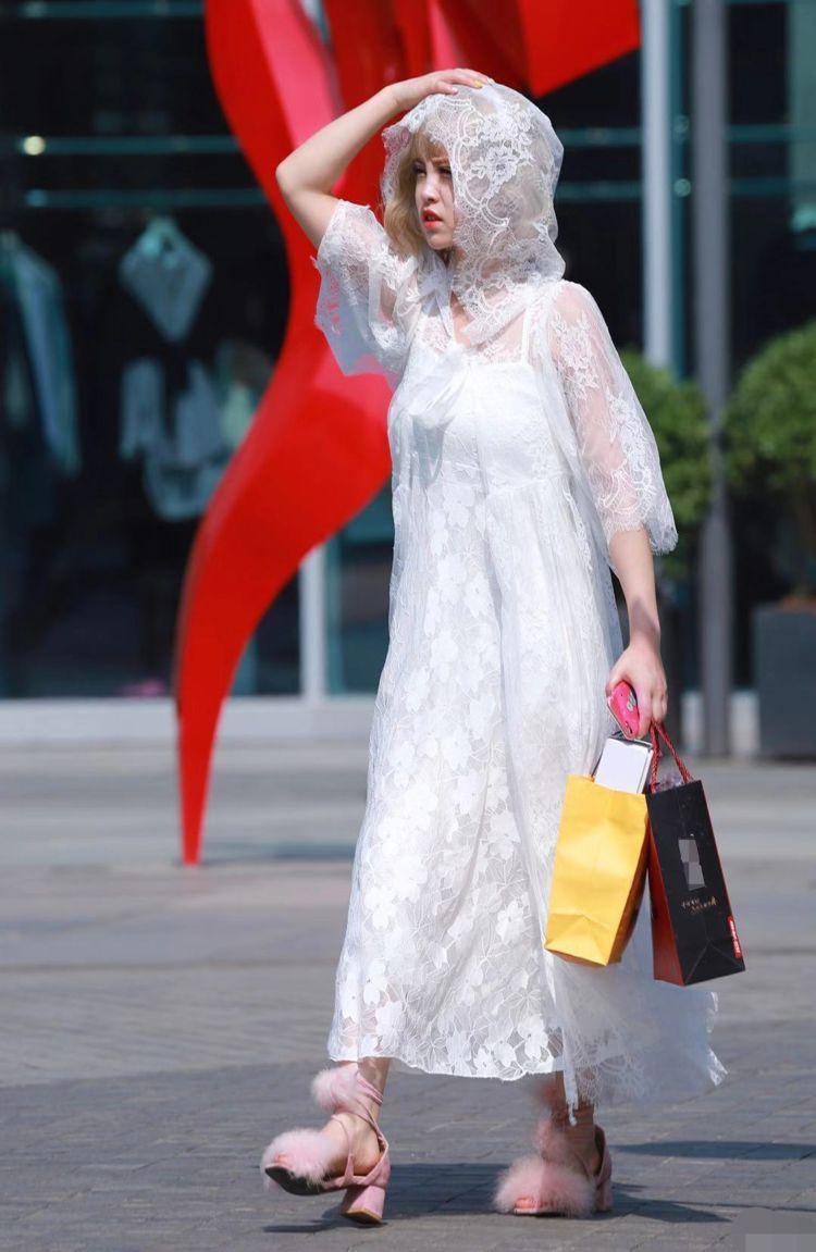 美女|街拍:高挑性感身材的美女,凹凸曼妙,修身显瘦别致又性感!