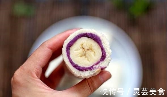 一款精致早餐卷，紫薯香蕉加吐司，卷一卷切一切就完成