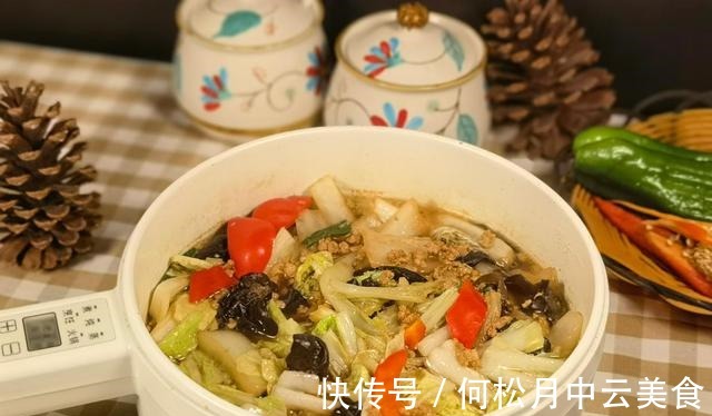 这两种食材是完美搭配，多加点肉未同烧，咸鲜味美很下饭！