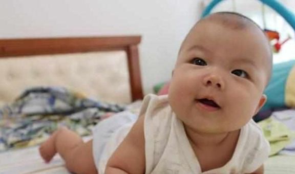 老人|夏天带娃，别轻信老人的4个经验之谈，看似对孩子好，实则坑娃！