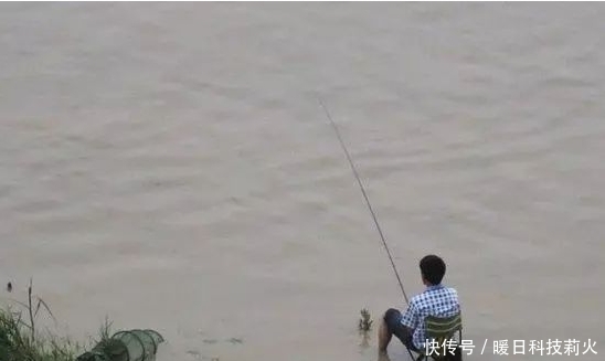 暴雨|夏季一来,暴雨涨水怎么钓鱼?按我说的这几点做,不愁鱼儿不上岸
