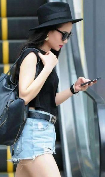 搭配|街拍: 气质美女的搭配亮点十足, 大长腿的优势羡慕不来