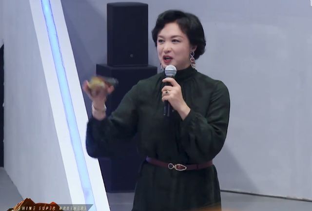 《追光吧2》哥哥待遇差别大,入住不到三星级,还不如旅馆的床