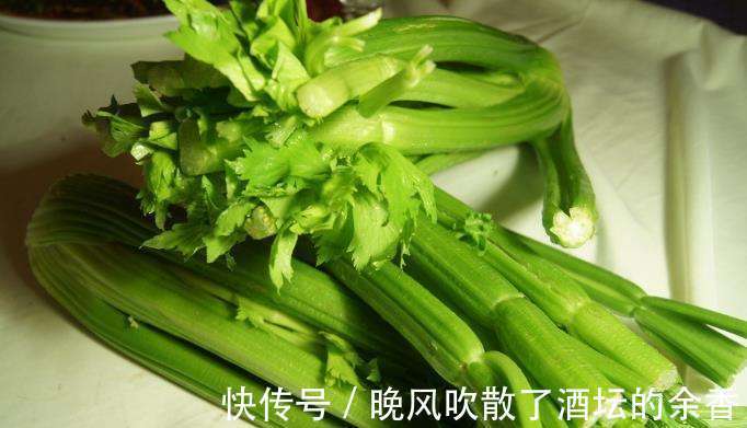 血管|芹菜和此物一起吃，每天一杯，血管通了，毒素没了，色斑也淡了