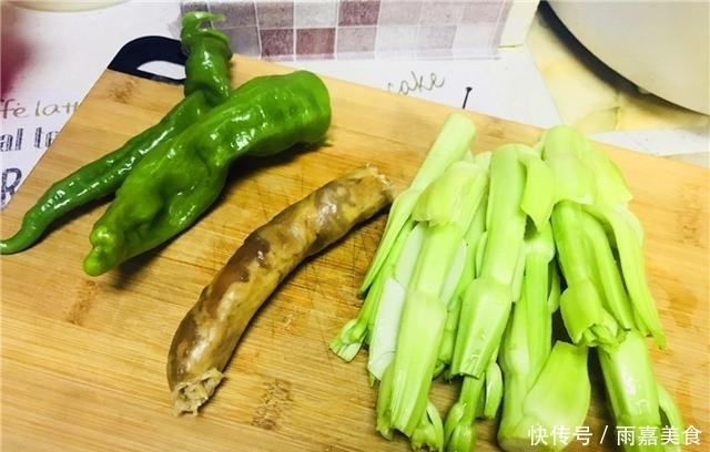 盼了一年的菜可以吃了,简单炒一下更好吃,更下饭!