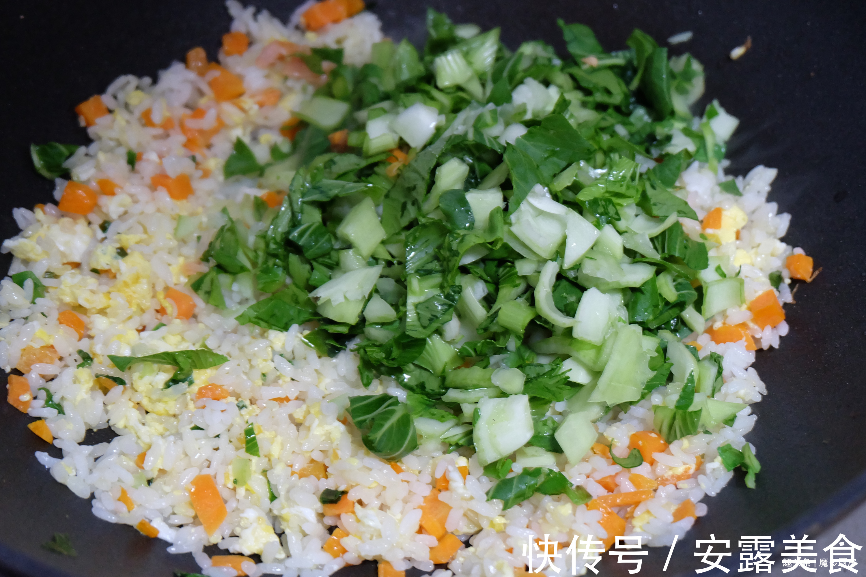 米饭|最近体重开始降了，晒晒我的午餐吧！一盘炒饭475千卡，吃得开心