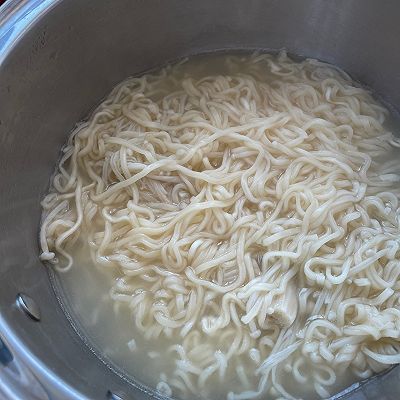 火腿|火腿金针菇炒面