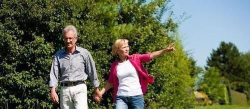 广场舞|70岁的老年人,经常做3个运动,活到90岁也不是大问题