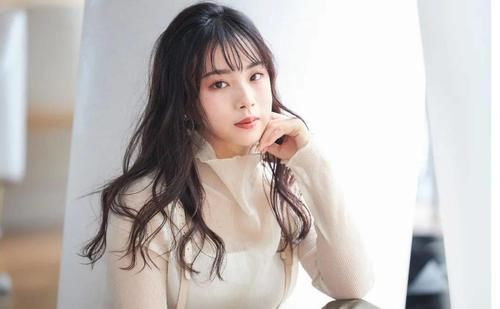 奶茶米棕or鲜艳橙红，给春天点颜色看看