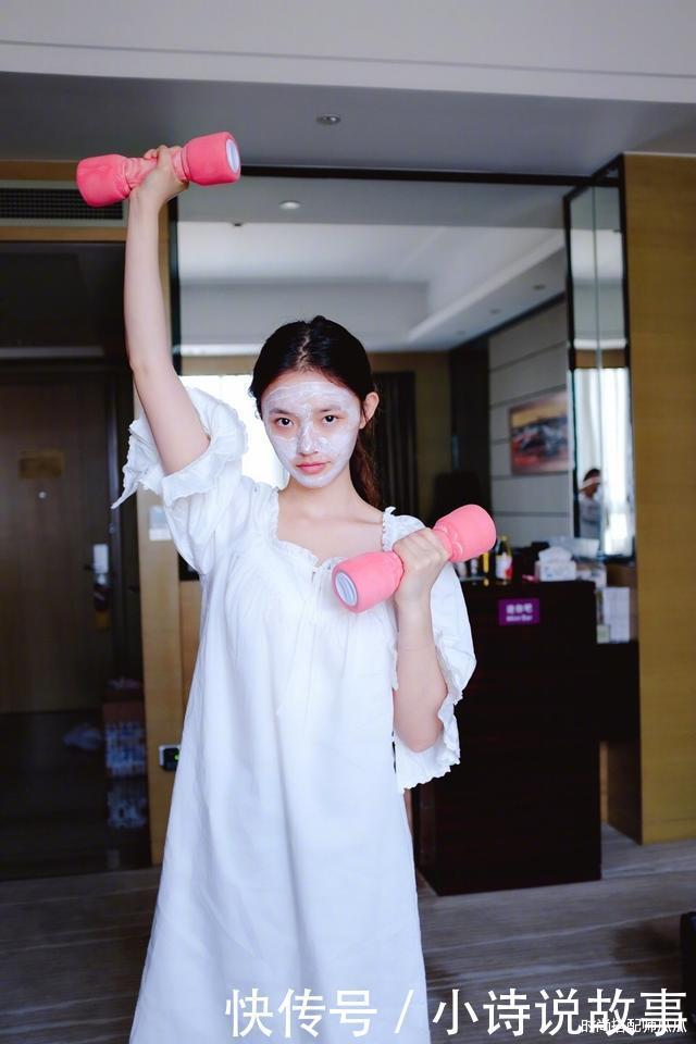 女生敷面膜时，尽量少犯这3个“错误”！不然毛孔容易变大