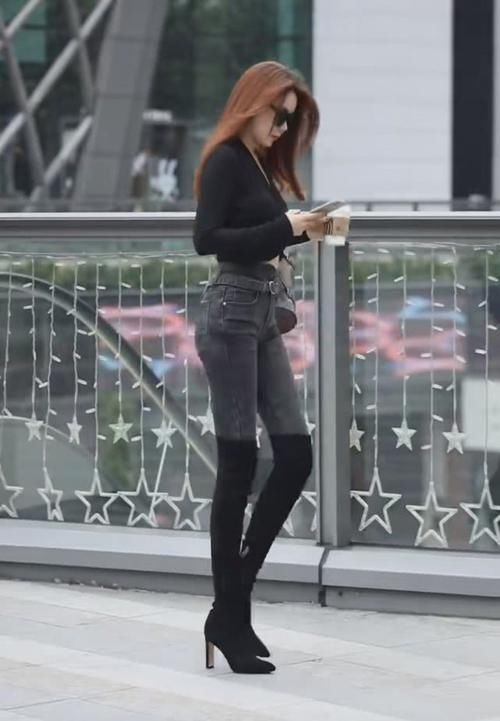 想象|小姐姐仗着腿长,穿与裤子融为一体的鞋子,这效果你想象不到