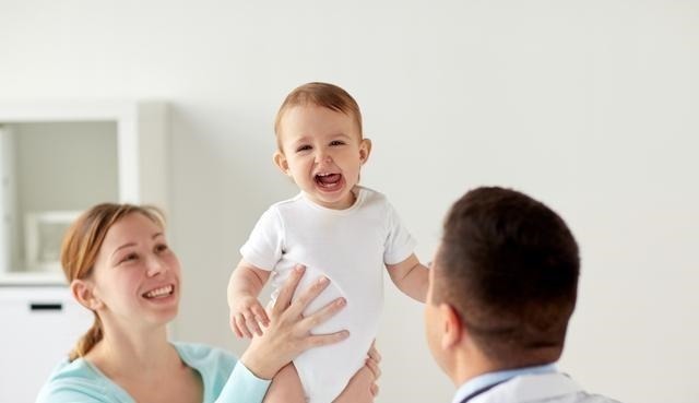 辅食|一岁前是孩子飞速成长期,四件事是拔苗助长,家长别急着让娃做