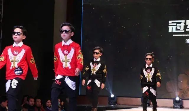 孩子|宝妈怀4胞胎男娃!光出生就花37万,为养家爸爸打4份工