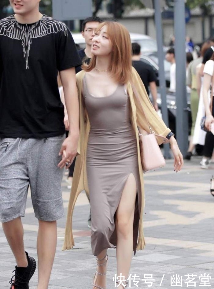 颜值|街拍: 爱撒娇的小姐姐, 颜值也不差