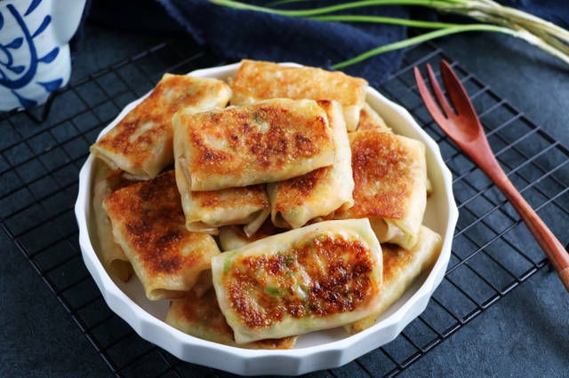 2斤饺子皮,1根西葫芦,不包饺子,做成早餐,我家吃3天没有吃腻