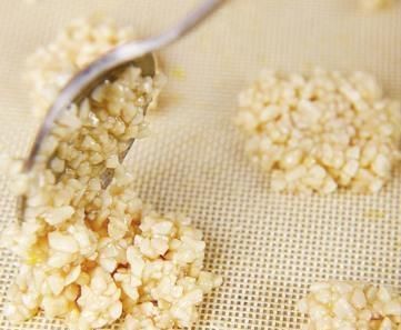 简单|孩子们爱吃的小零食,香甜酥脆,食材简单,买袋白糖就能做