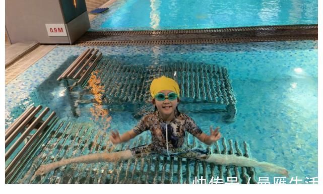 儿童节|陆毅鲍蕾为女儿庆六一,9岁小叶子水下大秀一字马,漫画腿超惹眼