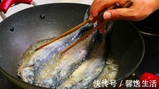 万滚鱼|做鲅鱼,最好不要加水炖,牢记2点,鱼肉鲜嫩不腥气,味道格外香