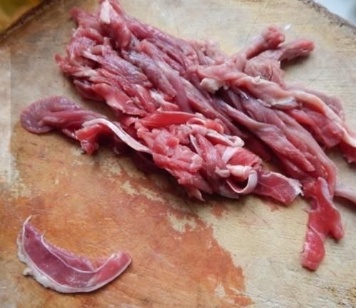  炒牛肉，口感滑嫩有技巧，大厨：牢记3点，牛肉细嫩爽滑，太香了