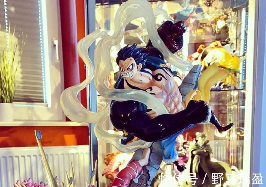 手办|明哥被打手办,脸上伤疤一清二楚,海迷的关注点却是眼镜