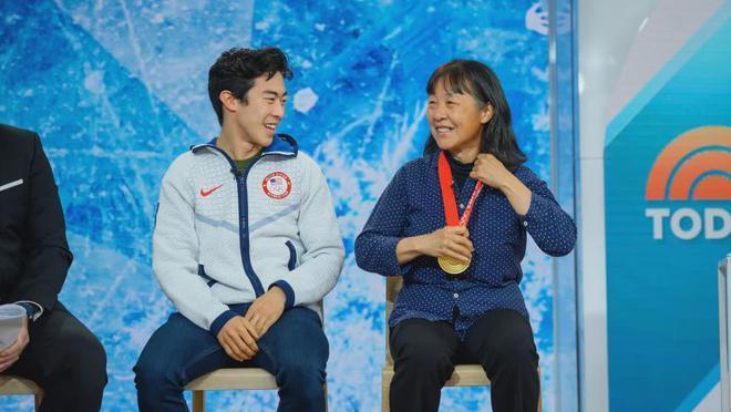 今日秀|冬奥冠军返美庆祝与母亲重逢 陈巍赞其是金牌背后最大功臣