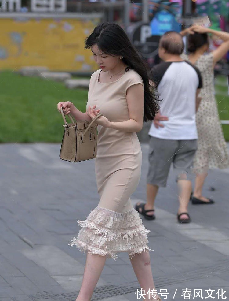 竹筐 编的“竹筐”高跟鞋,美女如此抠门,挣的钱给谁花