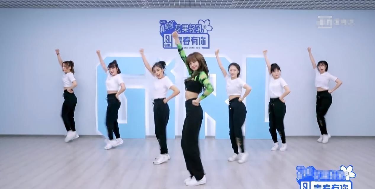 天天向上|沈梦辰跳《青你2》主题曲,不仅撞脸蔡卓宜,还被吐槽体型笨重