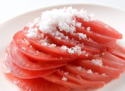 西红柿营养丰富，特别适合美容减肥的爱美女性，三种吃法送给您