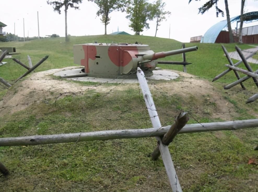 大战爆发|比马其诺防线庞大四倍的斯大林防线，被德军用不同的战术撕裂