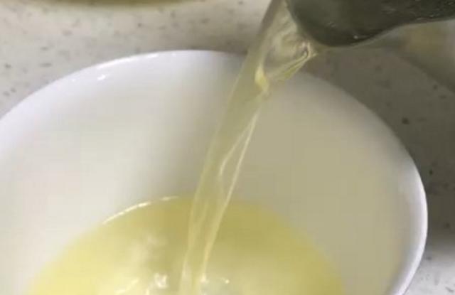 不是放根大骨就是高汤!老师傅教你正确做法,高汤醇香浓郁,真鲜