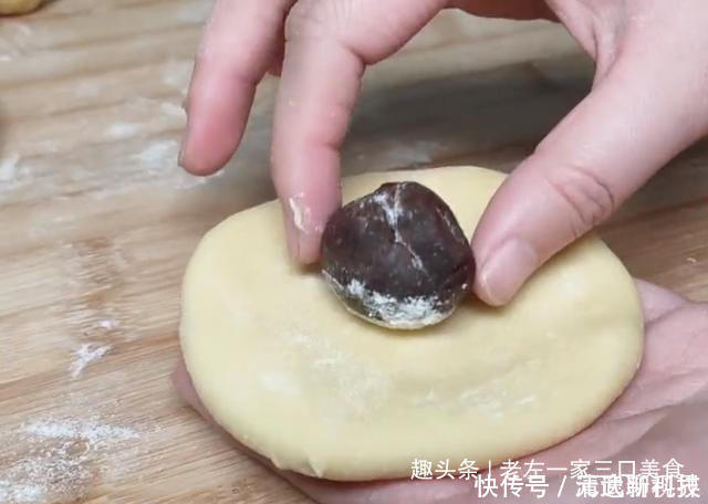 面粉别蒸馒头了,教你面包懒人做法,不烤不蒸,松软香甜又拉丝