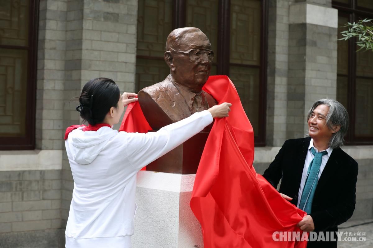 历史贡献！中国医学科学院北京协和医学院历史贡献人物雕像揭幕