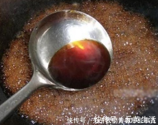 黑不发苦|炒糖色，先放冰糖就错了，多做1步，糖色红亮诱人，不发黑不发苦