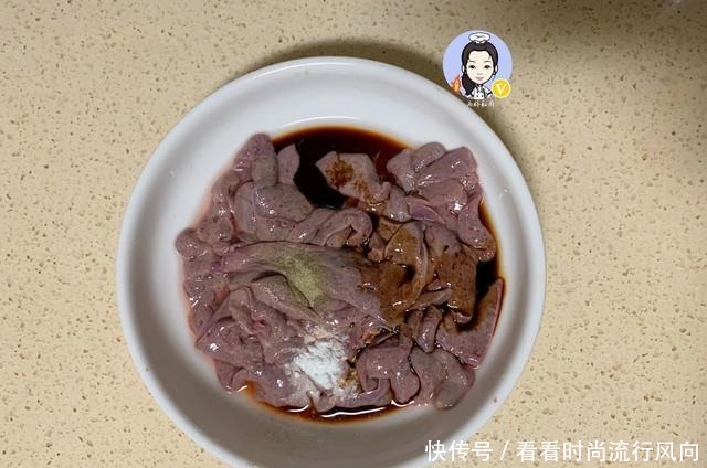 炒猪肝时，别直接下油锅，多加这一步，去除毒素，又嫩又滑还不腥