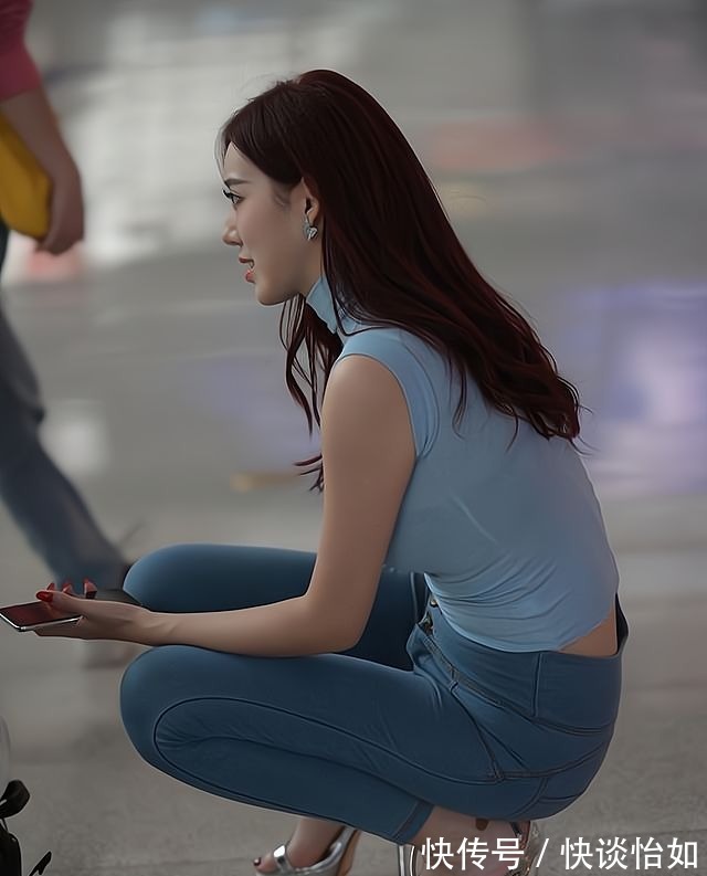 极简|无痕牛仔裤的穿搭能不能出众,关键就在于风格,极简风非常不错