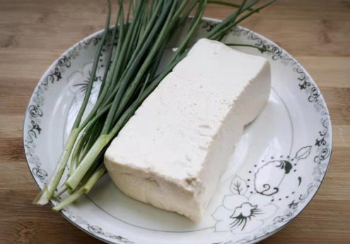 天天|豆腐这样做真香,天天吃都不腻,做法简单又下饭,比麻婆豆腐香