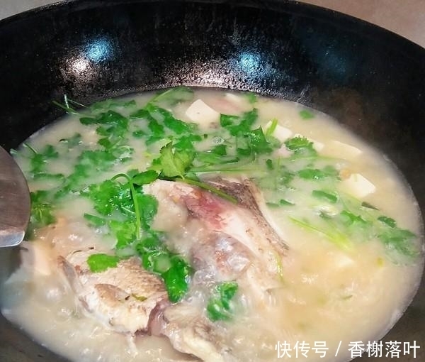 鱼头|鱼头二吃:嫩滑香甜的酱蒸大鱼头;味道鲜美的豆腐滚鱼汤;来试试