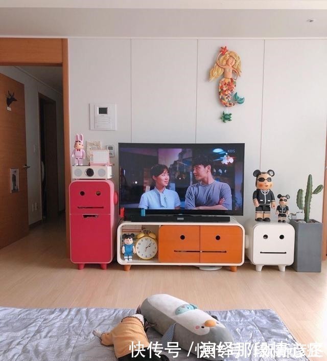 收纳|韩国夫妻的家，简单精致，奉行极简主义的她，把家收拾得一尘不染！