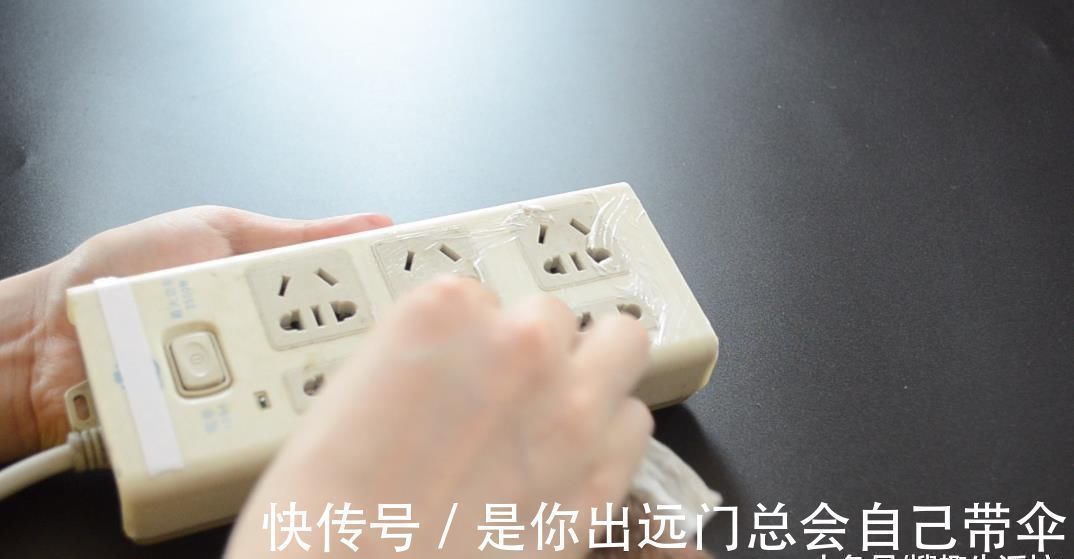 家里插排用久了很脏难清洗 只需用它擦一擦, 立马焕然一新