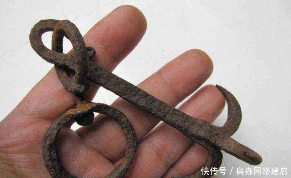 青铜器|鄂尔多斯青铜器博物馆有一只青铜手,经专家揭秘,才知道它的用途