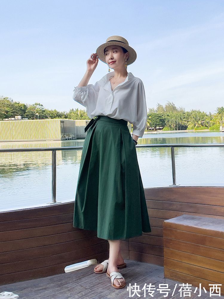 白色衬衫|女人一定要学会穿“衬衫”！早秋11套简约搭配look，减龄又气质