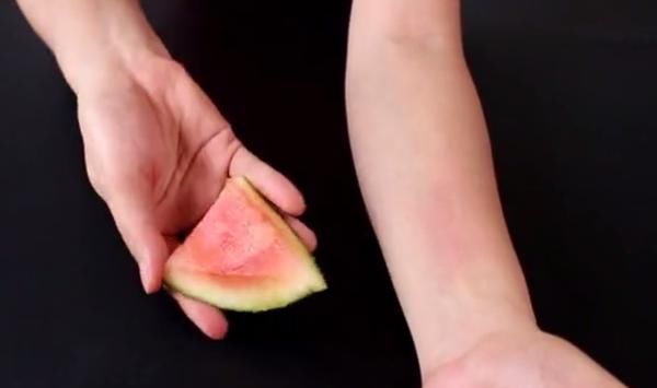 美肤|看完这4个大妙用，我偷偷把西瓜皮留起来，知道后你也不会扔掉的